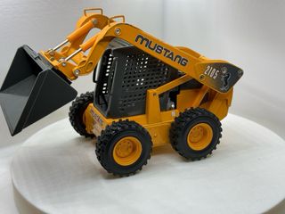 Mini-cargadora Mustang 2105 Joal 1:25