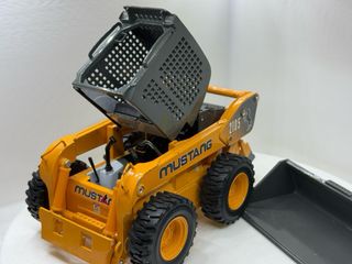 Mini-cargadora Mustang 2105 Joal 1:25
