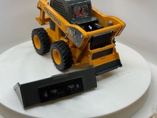Mini-cargadora Mustang 2105 Joal 1:25