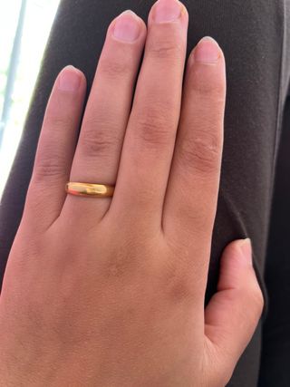 anillo dorado alegante