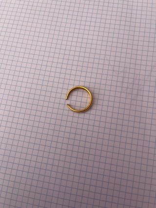 anillo dorado alegante