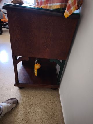 Mueble de salón artesanal color caoba