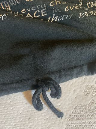 Maglia nera con stampa e pizzo