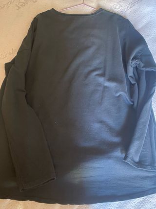 Maglia nera con stampa e pizzo