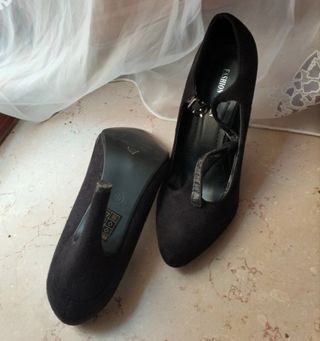 Scarpe nere con tacco 