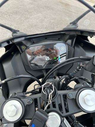 Yamaha R125 2025 Negra - 1.500 km
