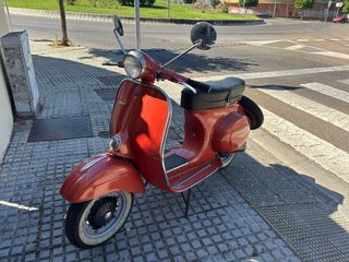 Vespa Super 75 naranja