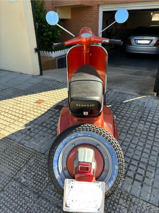 Vespa Super 75 naranja