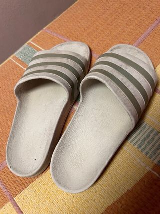 Chancletas talla 41 adidas unixes