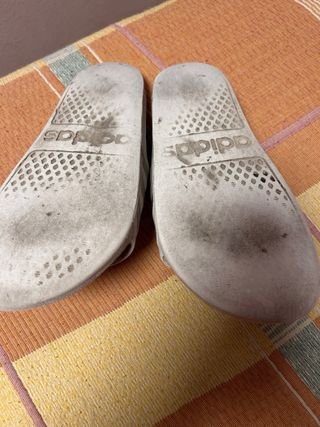 Chancletas talla 41 adidas unixes