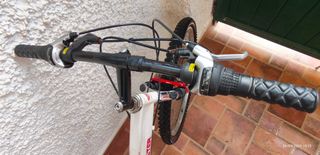 Bicicleta montaña Mujer 
21 vel. - Amortiguador D.