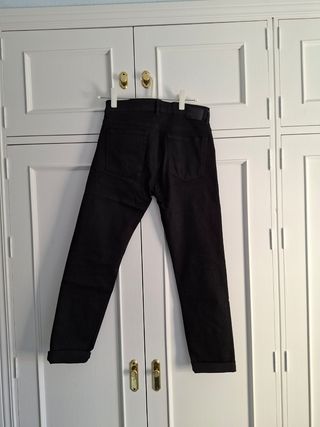 Pantalón negro vaquero