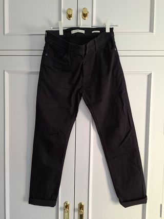 Pantalón negro vaquero