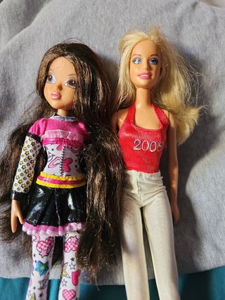 Muñecas Barbie y Bratz