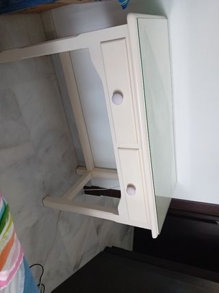 Escritorio de madera con protección d3 cristal