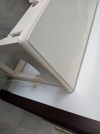 Escritorio de madera con protección d3 cristal