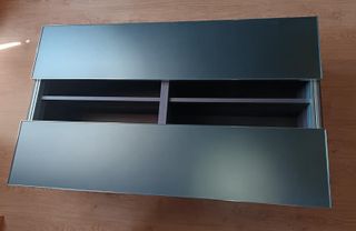 Mueble colgante con puertas deslizantes