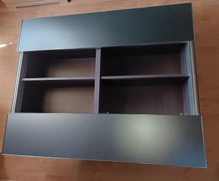 Mueble colgante con puertas deslizantes