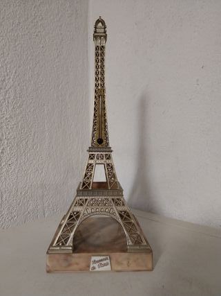 Torre Eiffel con termometro