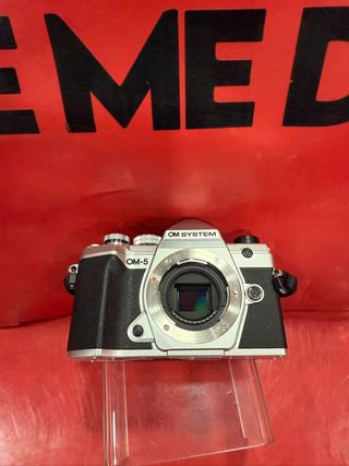 Camara Olympus OM SYSTEM OM-5 Plata