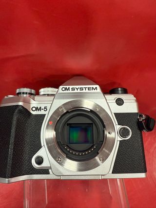 Camara Olympus OM SYSTEM OM-5 Plata