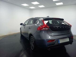 Volvo V40 2.0 D2 MOMENTUM GEARTRONIC AUT