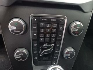 Volvo V40 2.0 D2 MOMENTUM GEARTRONIC AUT