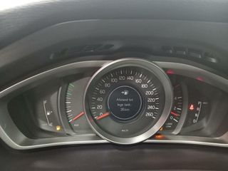 Volvo V40 2.0 D2 MOMENTUM GEARTRONIC AUT