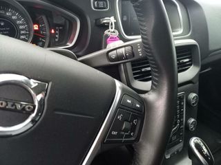 Volvo V40 2.0 D2 MOMENTUM GEARTRONIC AUT