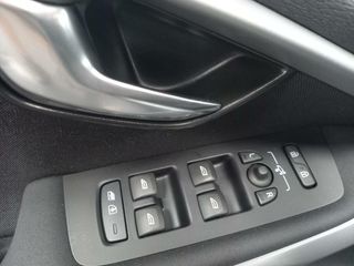 Volvo V40 2.0 D2 MOMENTUM GEARTRONIC AUT