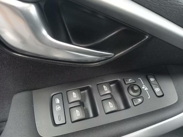 Volvo V40 2.0 D2 MOMENTUM GEARTRONIC AUT