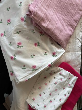 Funda nórdica y cojín rosas + 3 mantas