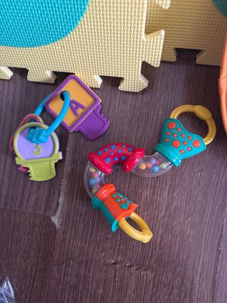 Juego de alfombras y juguetes para bebé