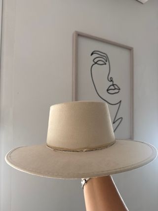 Sombrero beige gamuza