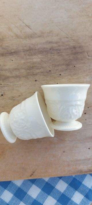 Portauovo Wedgwood in porcellana