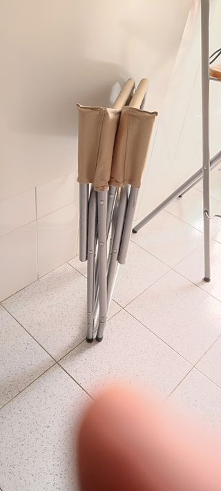 Silla de camping plegable beige y gris