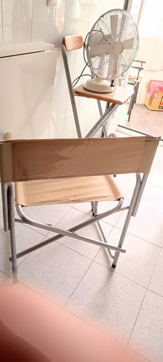 Silla de camping plegable beige y gris