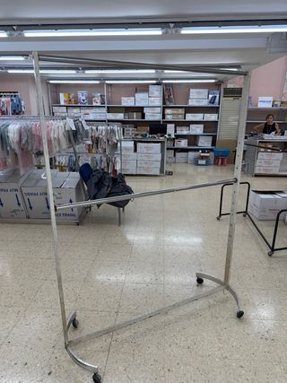 Perchero colgador burro de ropa metálico