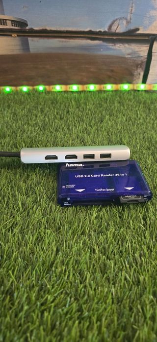 Lector de tarjetas  USB 2.0 35 en 1