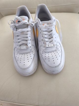 Nike Air Force 1 Blancas y Doradas