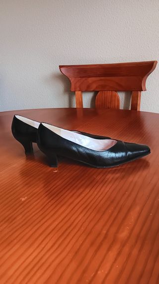 Zapatos de salón negros de piel