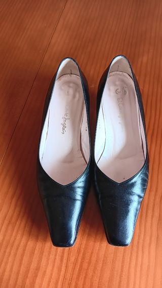 Zapatos de salón negros de piel