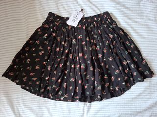 Falda negra floral S