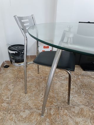 Mesa redonda cristal y 3 sillas