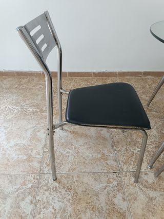 Mesa redonda cristal y 3 sillas