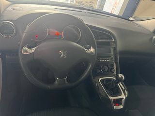 Peugeot 5008 7 plazas. 2014. 120kms