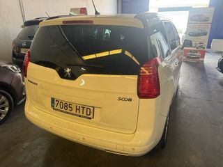 Peugeot 5008 7 plazas. 2014. 120kms