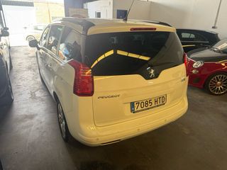 Peugeot 5008 7 plazas. 2014. 120kms