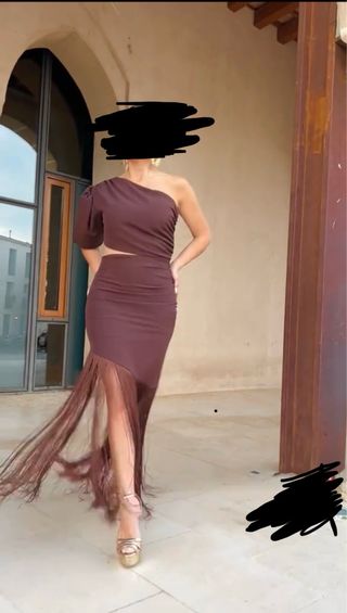Vestido de fiesta marrón con flecos