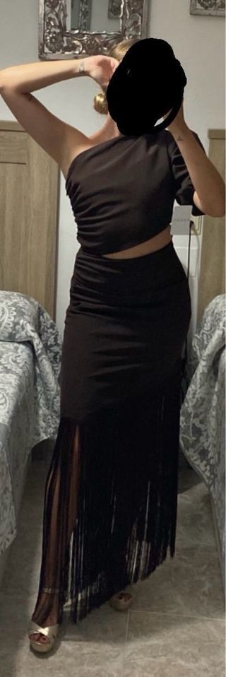Vestido de fiesta marrón con flecos